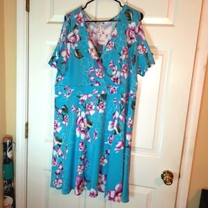 Poseshe floral dress sz. 4X New with tags, peek hole shoulders